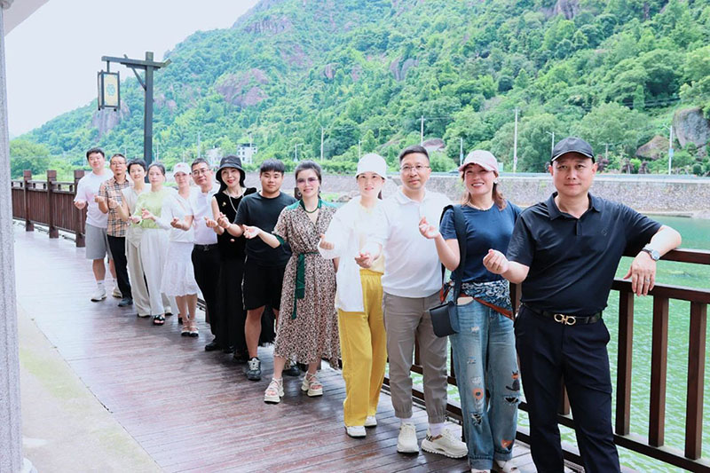 “激情夏日，踏浪仙溪”樂創(chuàng)會樂成一組開展主題團(tuán)建活動